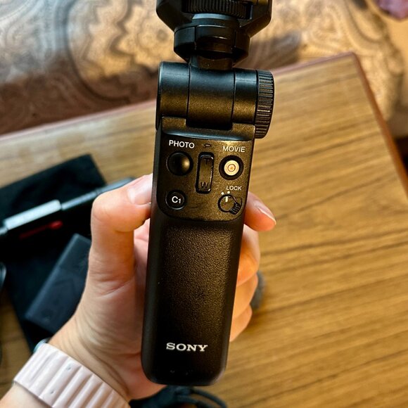 Sony ZV-1 with Creator Kit - Picture 5 of 12